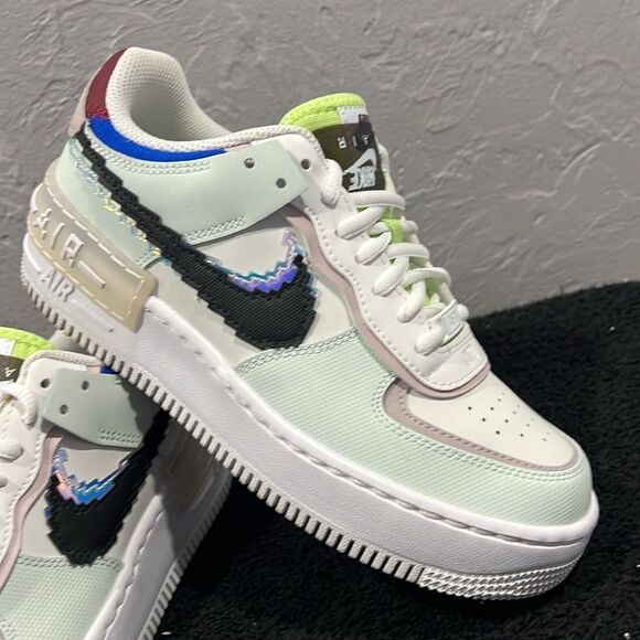 🔥 NIKE Air Force 1 Shadow SE 'Pixel Swoosh - Barely Green' Women Sz 7 - PERFECT - Picture 2 of 14